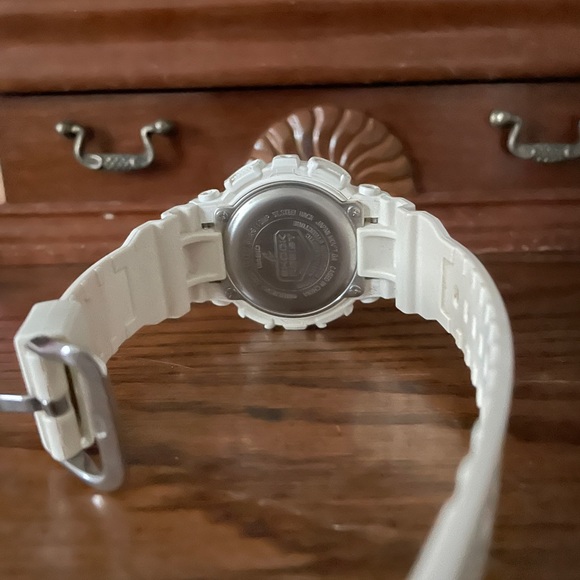 Watch - Picture 3 of 3